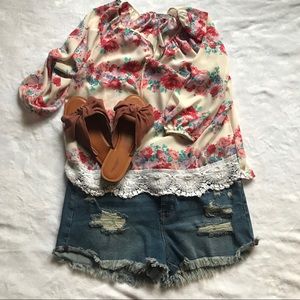 Floral blouse with lace bottom